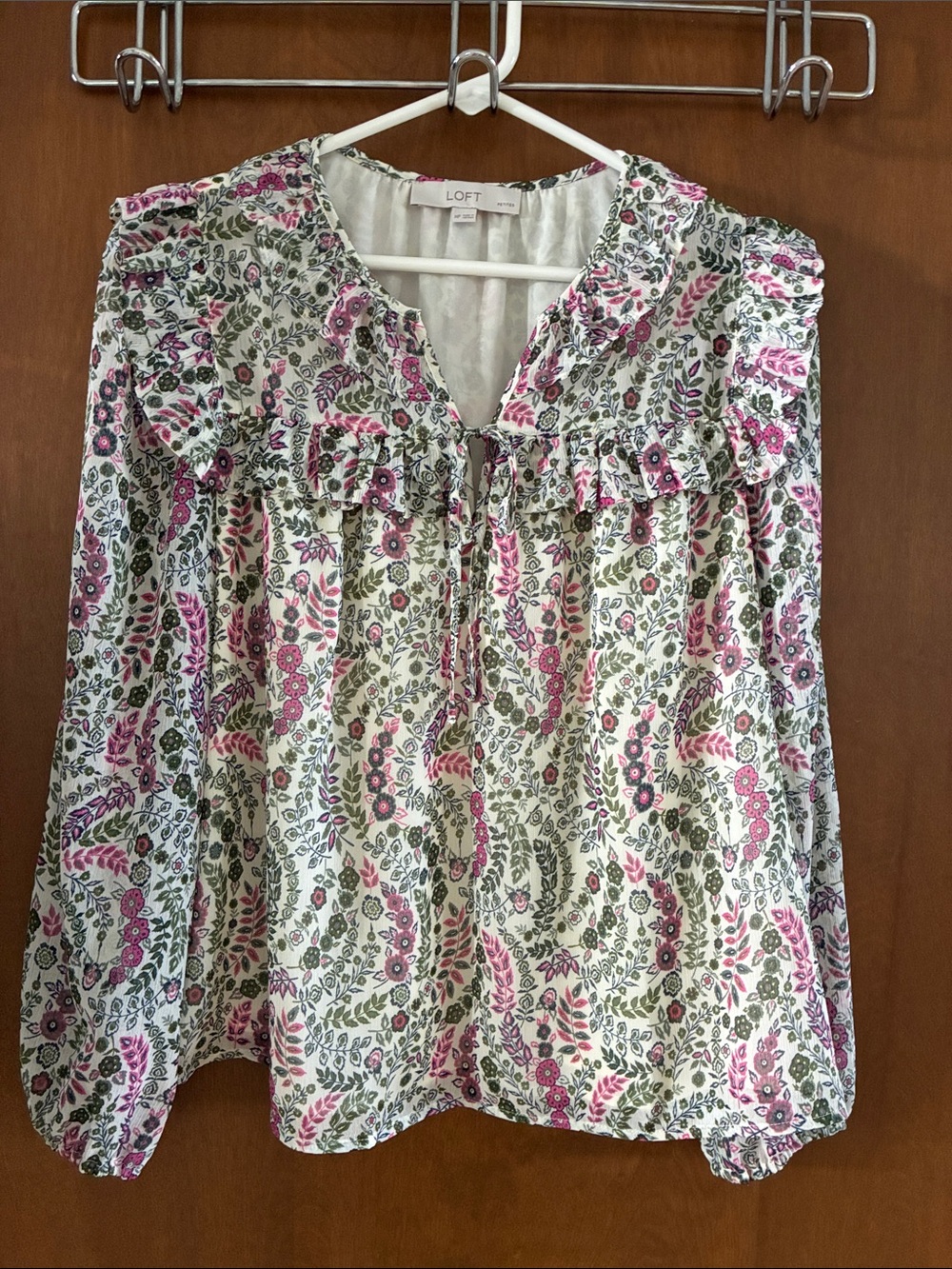 LOFT Pink Floral Ruffle Long-Sleeve Blouse tie, lined, medium petite